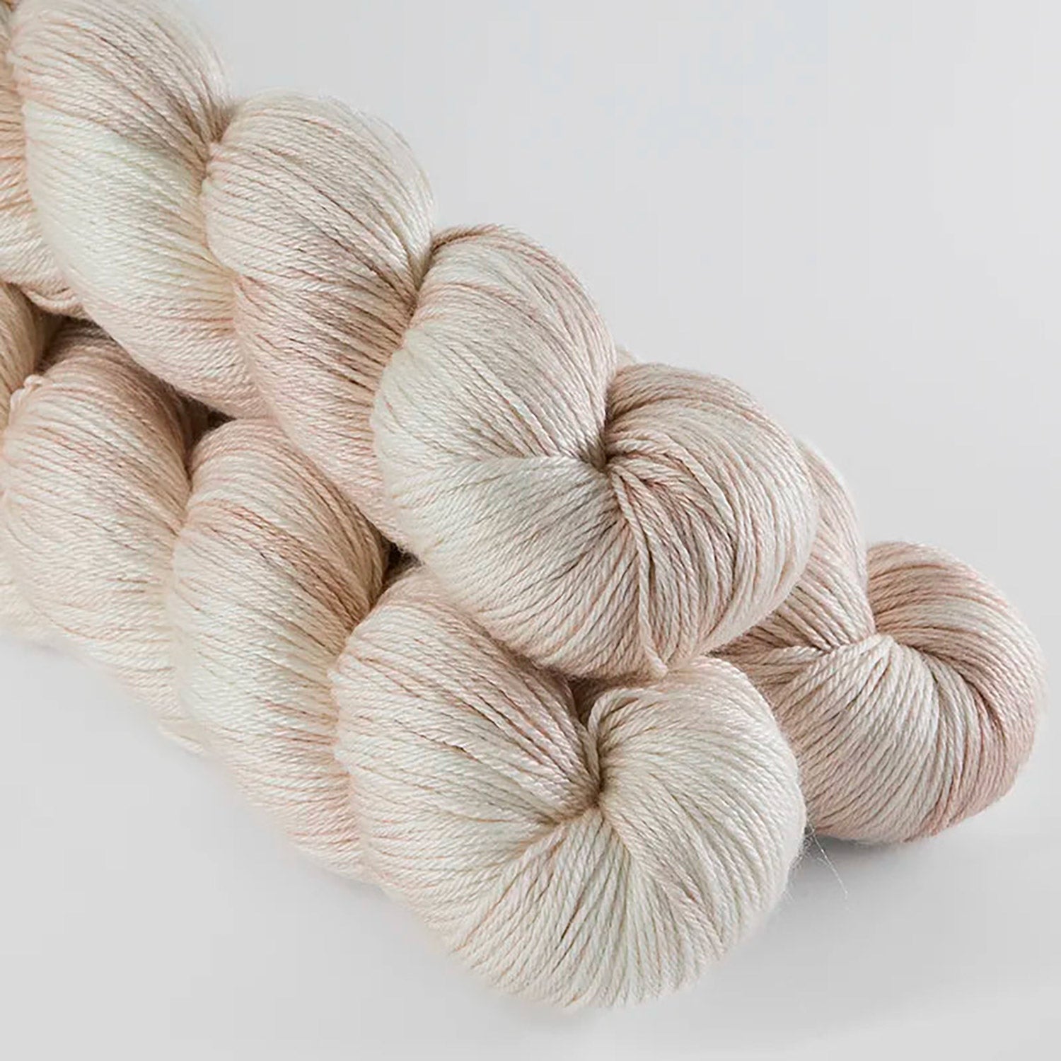 Echeveaux de Merino Silk de Sysleriget coloris Sandstone