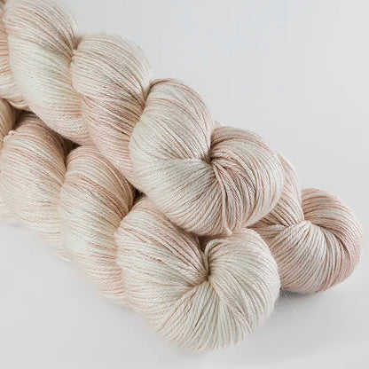 Echeveaux de Merino Silk de Sysleriget coloris Sandstone