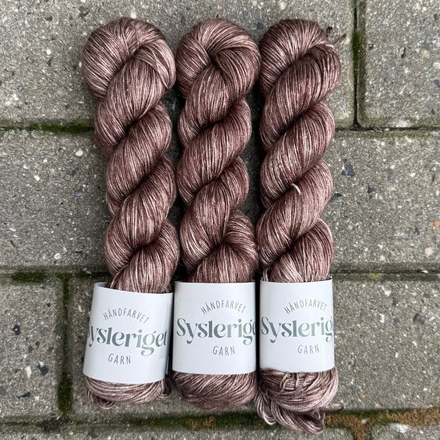 Echeveaux de Pure Silk de Sysleriget coloris Pecan Brown