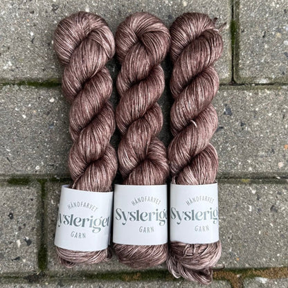 Echeveaux de Pure Silk de Sysleriget coloris Pecan Brown