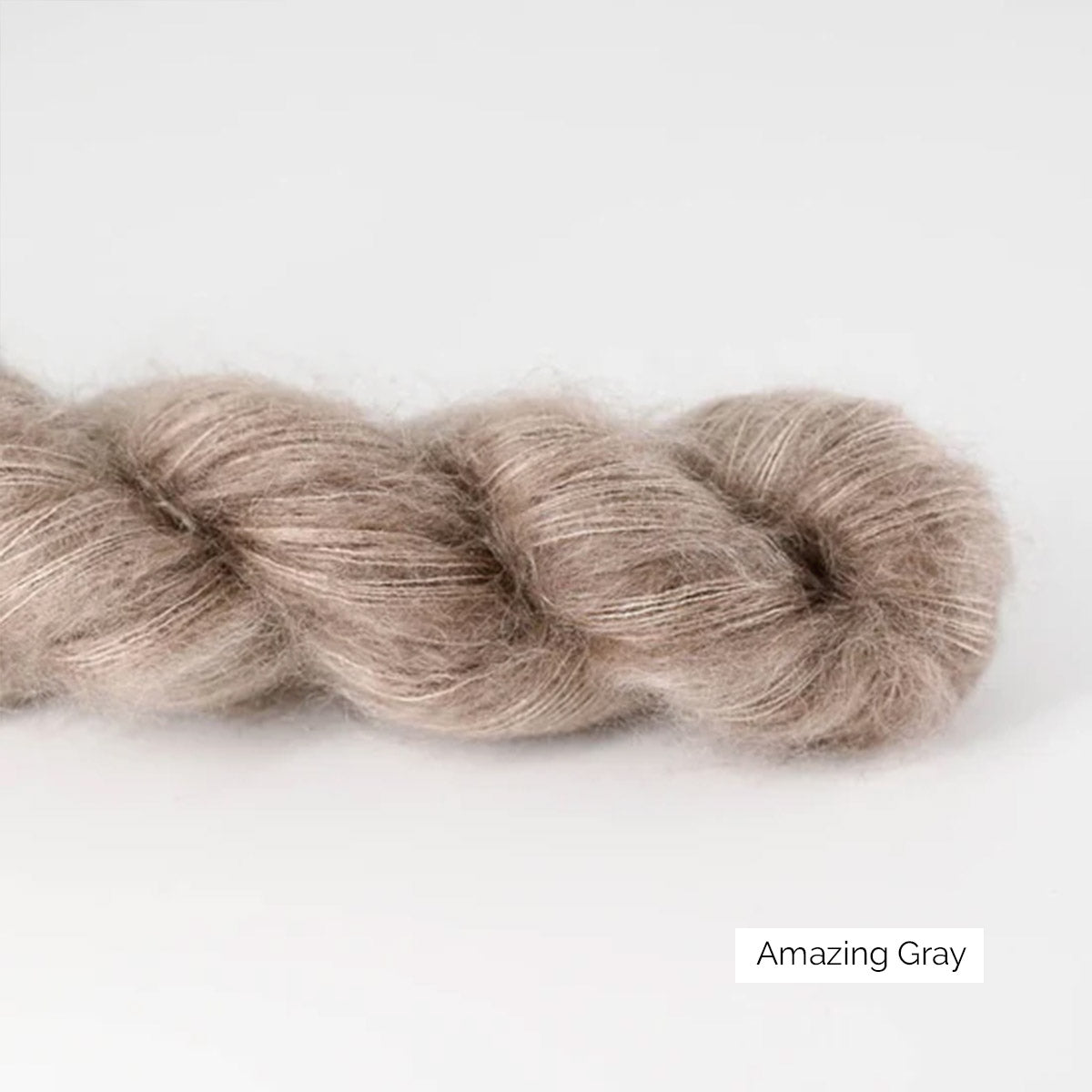 Echeveau de mohair et soie Silk Mohair de Sysleriget, coloris Amazing Gray