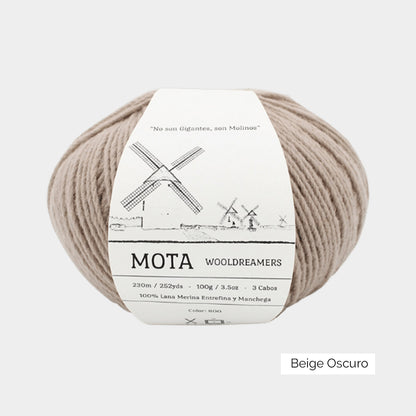 Pelote de mérinos de pays non superwash Mota de Wooldreamers, coloris 800 Beige Oscuro (beige foncé)