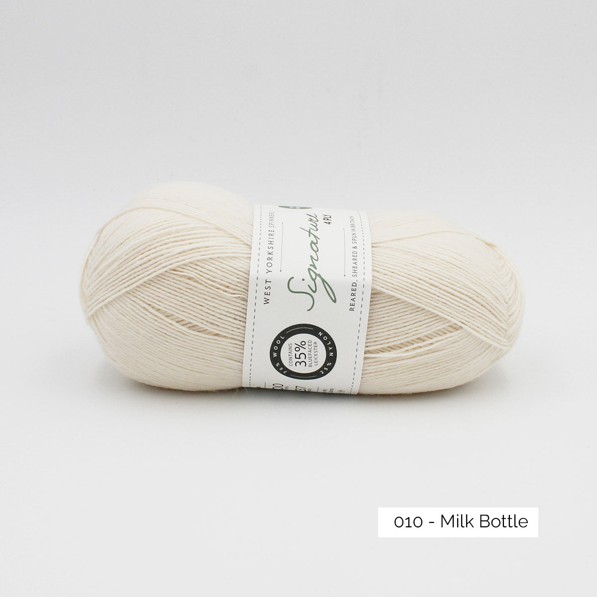 Pelote de Signature 4ply de West Yorkshire Spinners (WYS) coloris 010 Milk Bottle