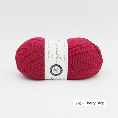 Pelote de Signature 4ply de West Yorkshire Spinners (WYS) coloris 529 Cherry Drop
