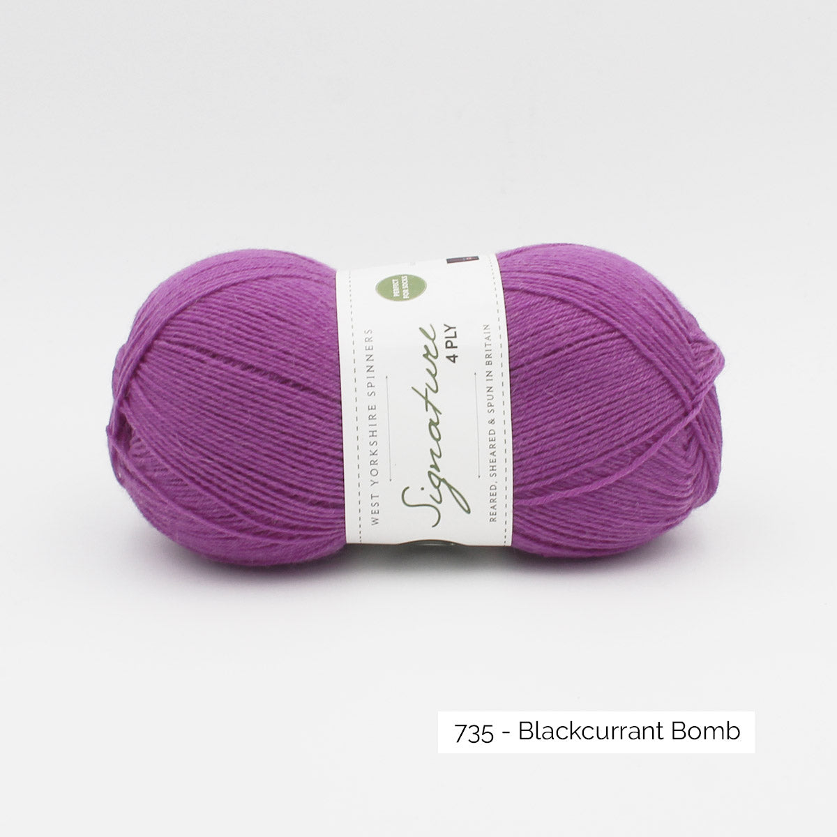Pelote de Signature 4ply de West Yorkshire Spinners (WYS) coloris 735 Blackcurrant Bomb